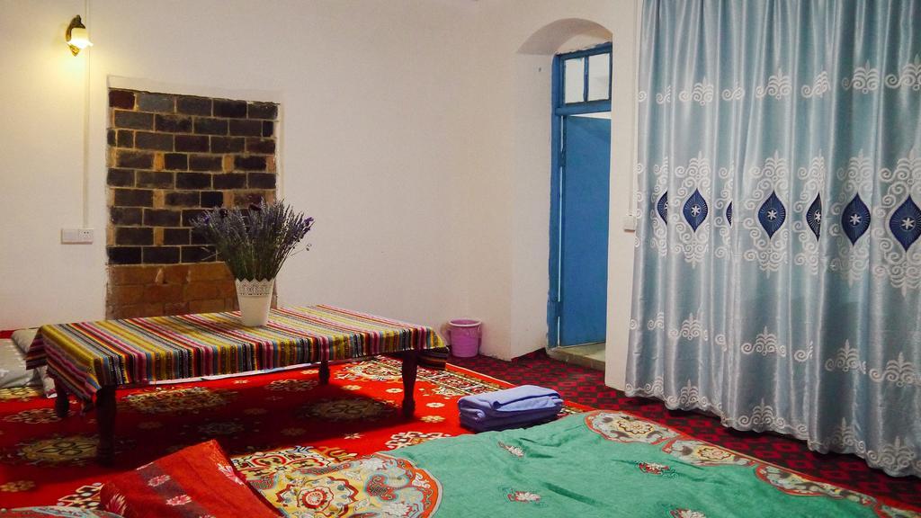 Dap Youth Hostel Turpan Екстериор снимка